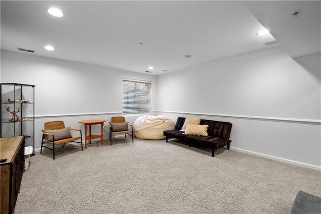 Building Photo - 294 Maple Ridge Dr