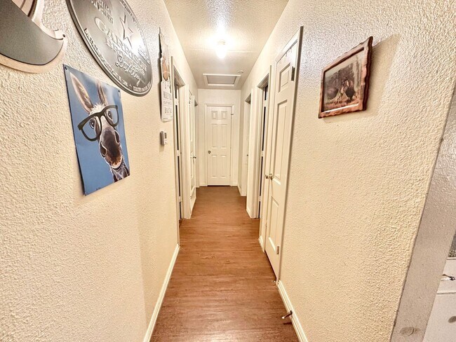 Building Photo - Charming 3BR Home with Large Yard & Easy I-35 Access Near Denton