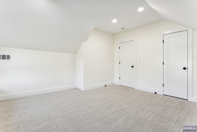 Building Photo - 648 E Broad St