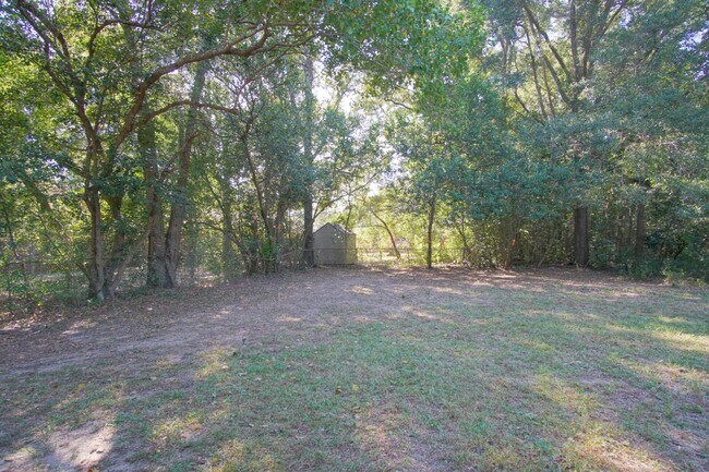 Building Photo - Charming 2-Bedroom Duplex Near UWF, I-10 &...