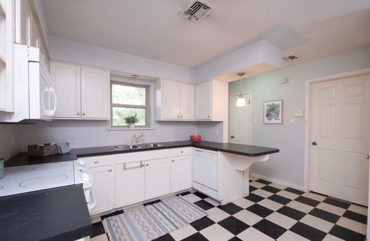 Building Photo - 7403 L St