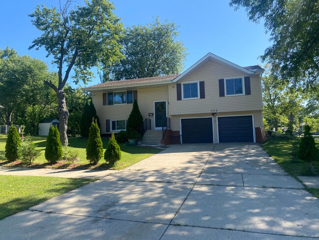 Primary Photo - 709 S Salem Dr