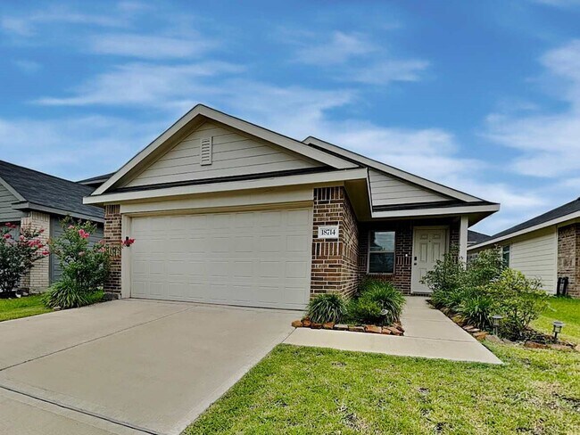 Primary Photo - 18714 Mercer Fls Dr