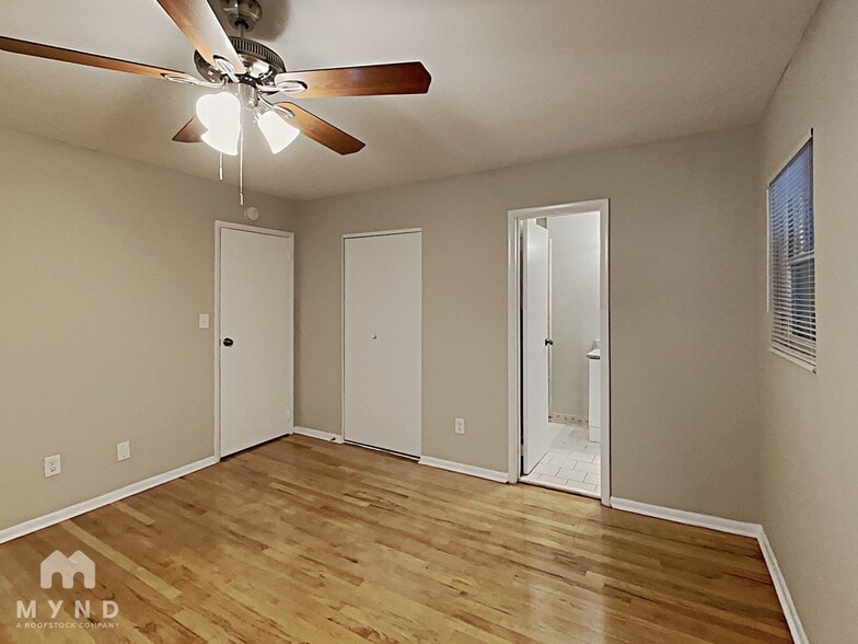 Building Photo - 400 Lady Guinevere Way