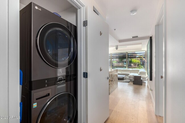 Building Photo - 7137 E Rancho Vista Dr