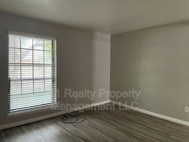 Building Photo - 13722 Flagstone Ln