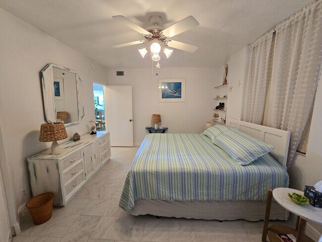 Building Photo - Vacation Awaits! Paradise Found!