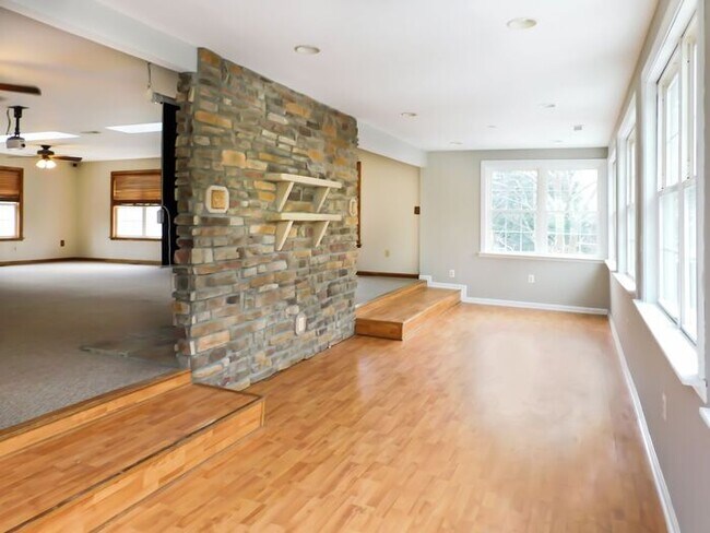 Building Photo - 217 Pawnee Ln