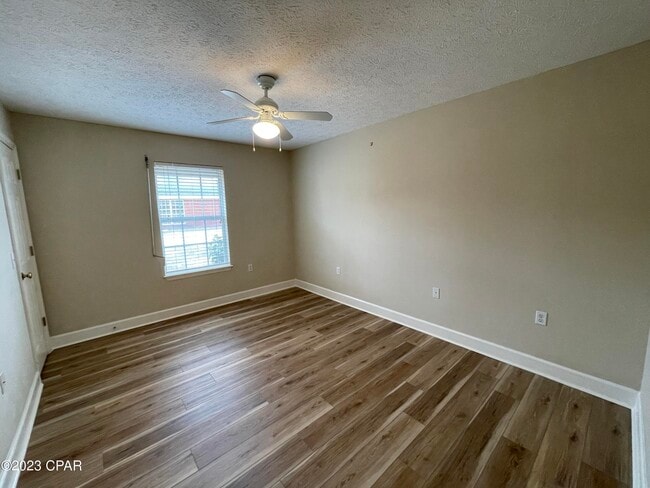 Building Photo - 114 Lakeridge Dr