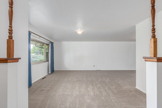Building Photo - 6724 Knight Dr