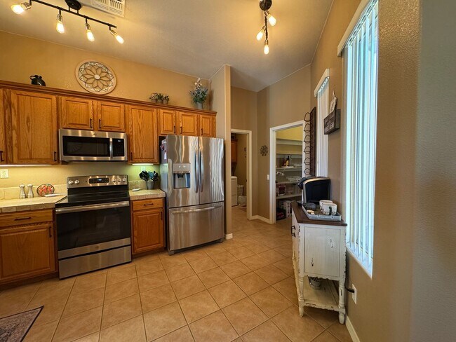 Building Photo - Luxurious Furnished Golf Course Short-Term Rental