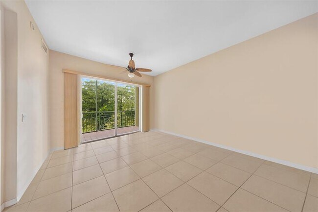 Building Photo - 3600 Oaks Clubhouse Dr