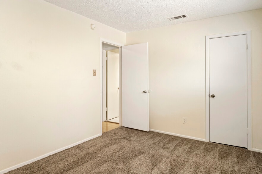 Building Photo - 421 San Mateo Dr