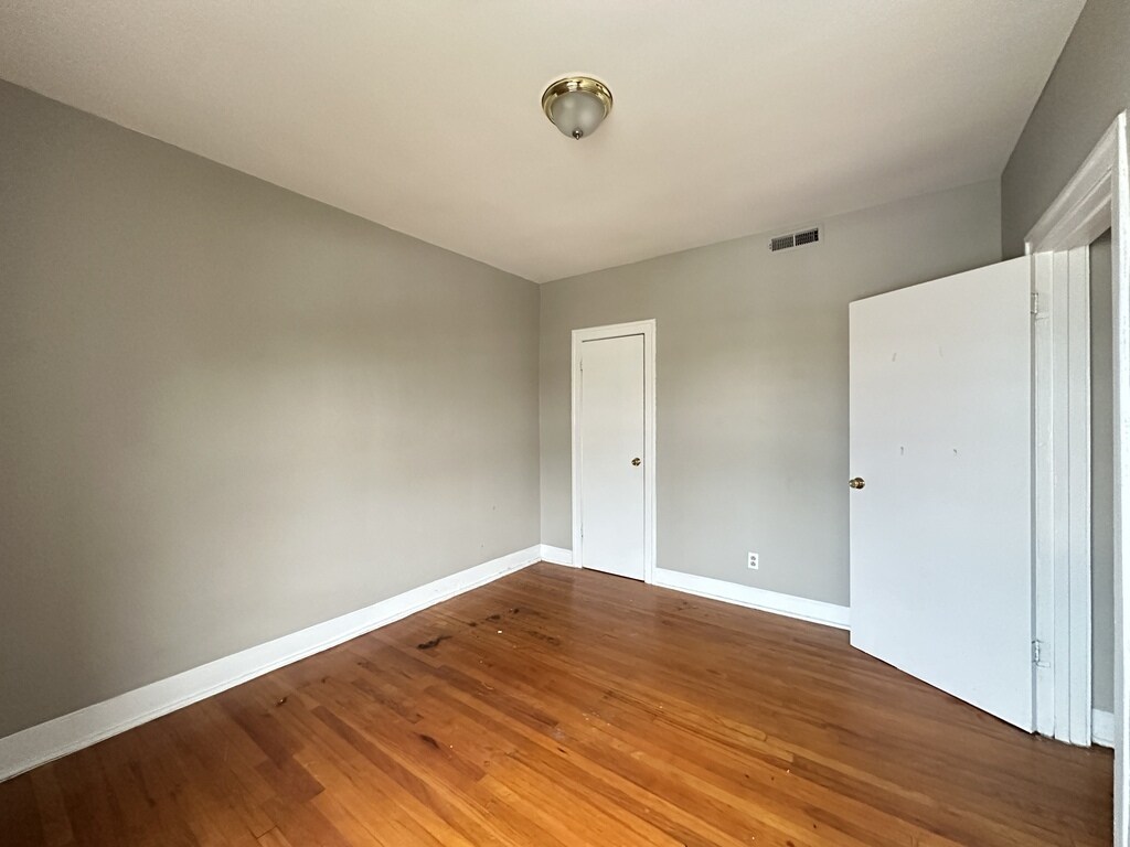 Building Photo - 6710 S Claremont Ave