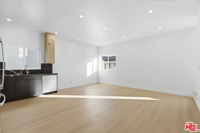 Building Photo - 2837 Redondo Blvd