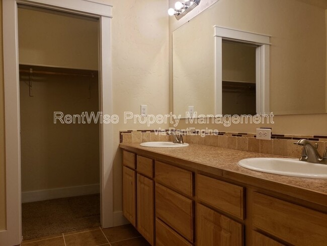 Building Photo - 6260 N Maximus Pl