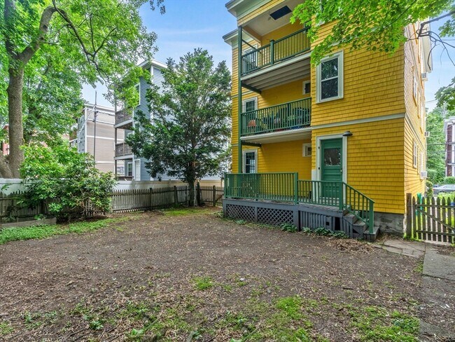 Building Photo - 137 Williams St