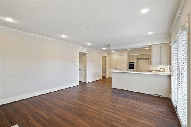 Building Photo - 9015 Villa Park Cir