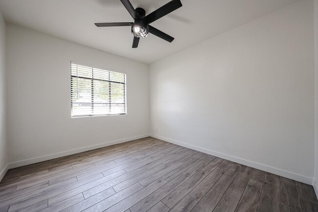 Building Photo - 2816 N 33rd Pl