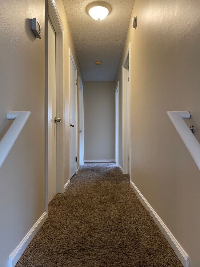 Building Photo - Nice 3 bedroom 2 bath home close to Harrison