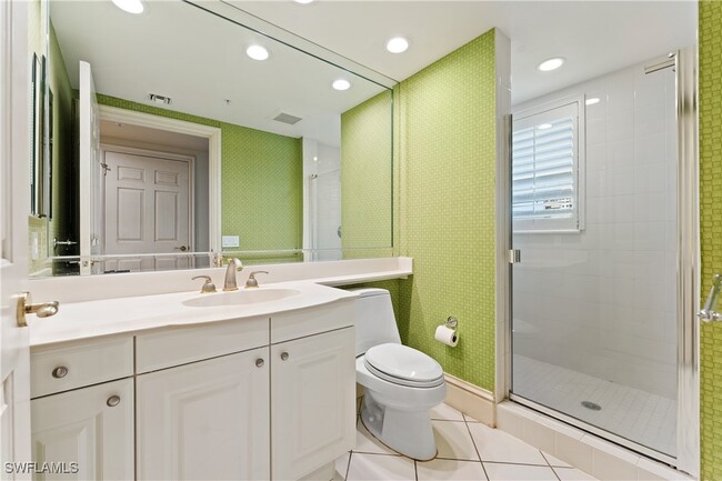 Building Photo - 8473 Bay Colony Dr