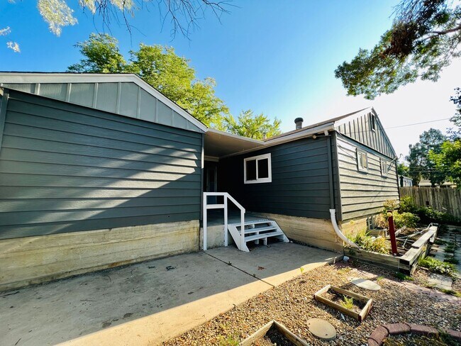 Building Photo - 4726 E Utah Pl
