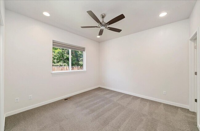 Building Photo - West Boise Bungalow with Modern Upgrades &...