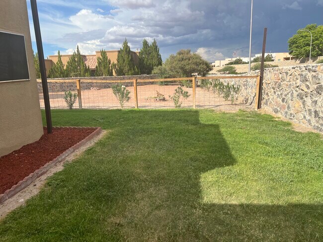 Building Photo - 2902 Quasar Dr