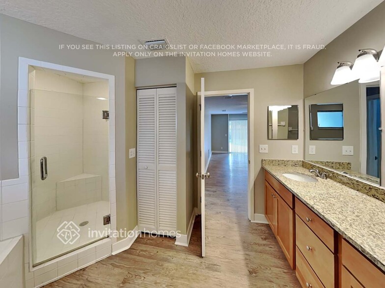 Building Photo - 8652 Villa San Jose Dr E