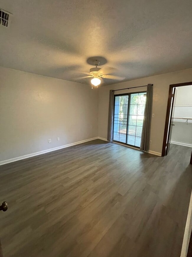 Building Photo - 5722 Lumberjack Ln