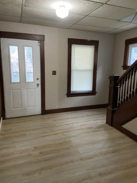 Building Photo - 3929 Clybourne Ave