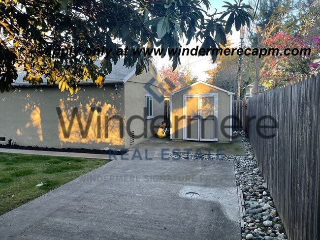 Building Photo - Charming Upper Land Park Home with Vintage Character and Natural Light — 2 Bed, 1 Bath