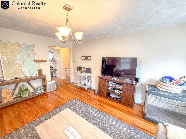 Building Photo - 81 Putnam St