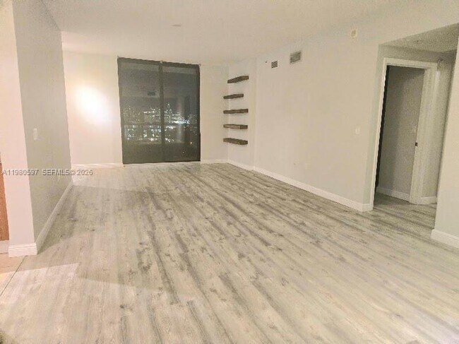 Building Photo - 888 Douglas Rd