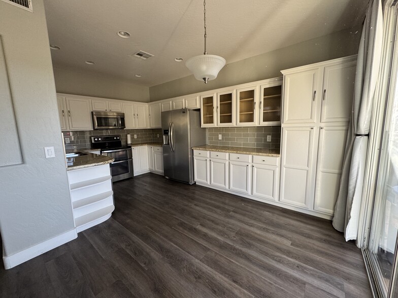 Dining Room - 524 W Mountain Sage Dr