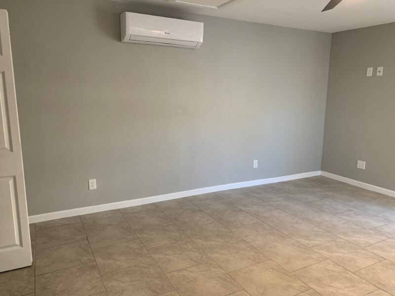 Building Photo - 7205 Lakeland Ct