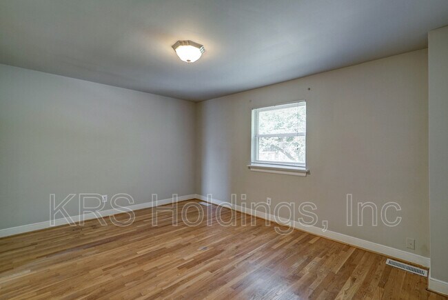 Building Photo - 5244 Goolsby Ct