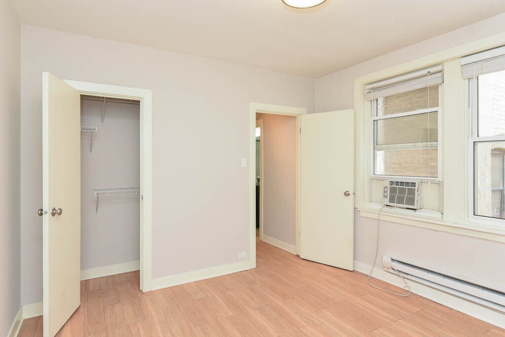 Building Photo - 511 W Belmont Ave