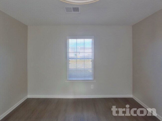 Building Photo - 142 Quiet Grove Dr