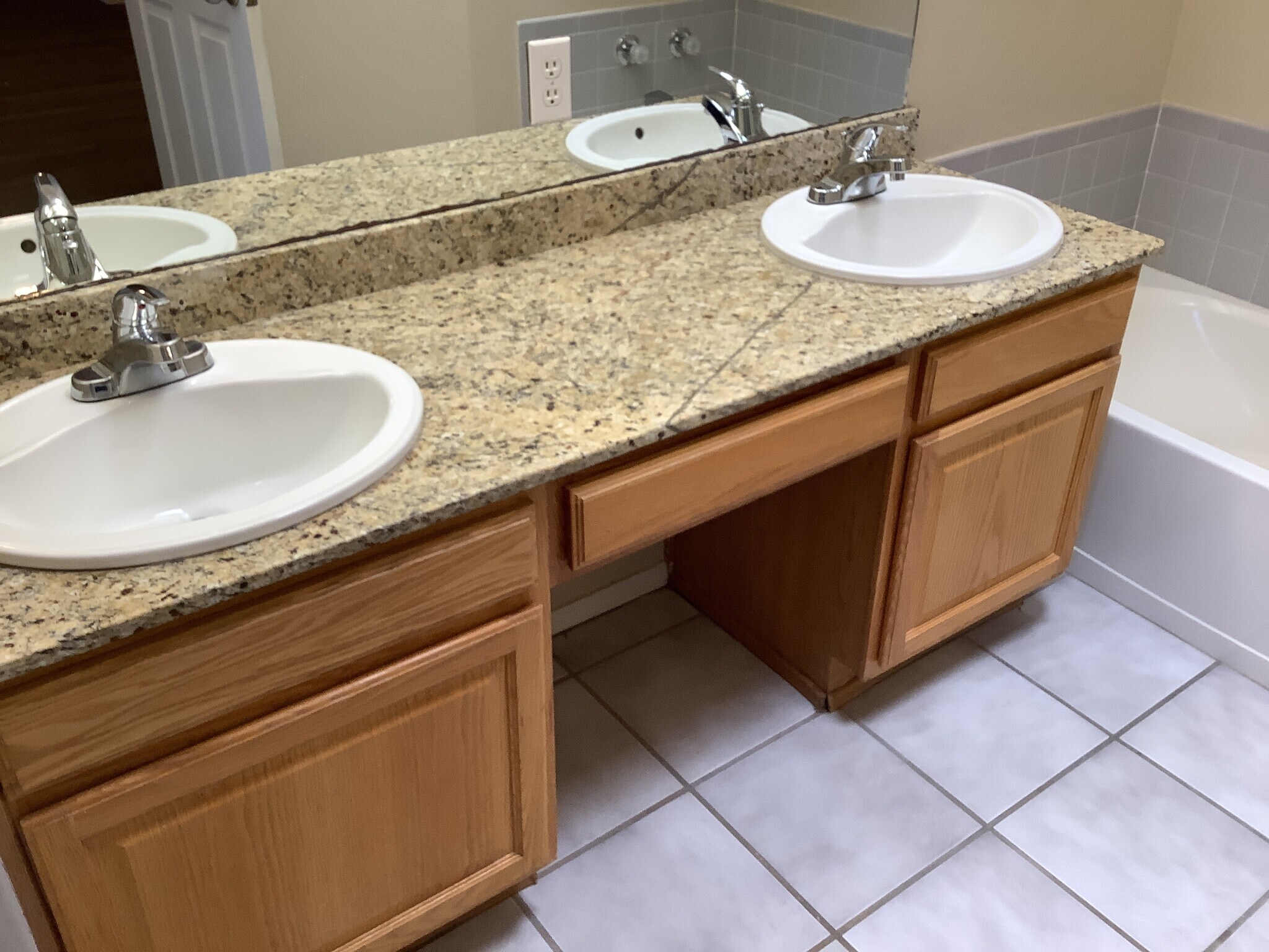 Building Photo - 6676 Augusta Hills Dr NE