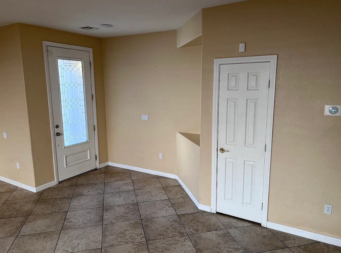 Building Photo - 1020 Jewel Springs Ln