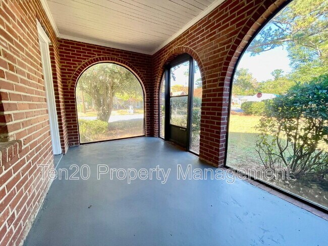 Building Photo - 1720 19th Ave