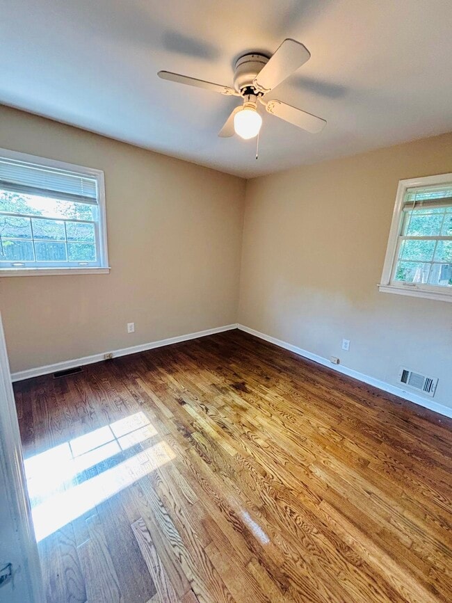 Building Photo - 571 Tonawanda Dr