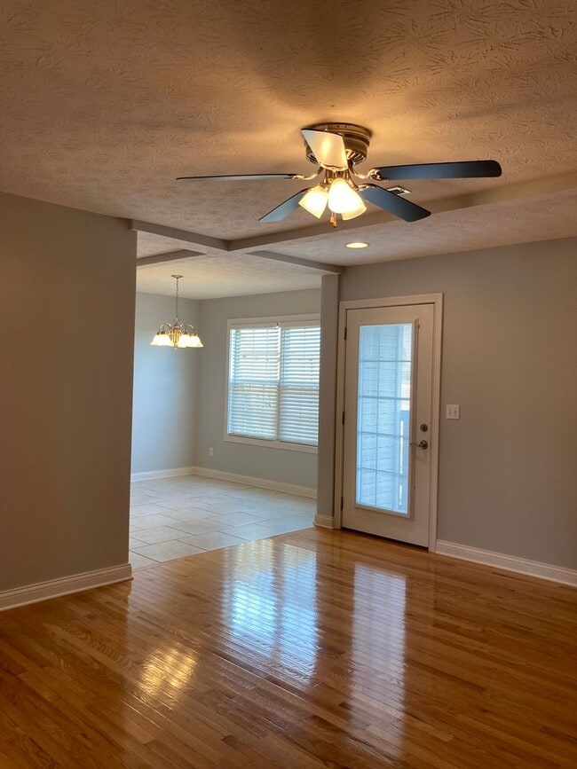 Building Photo - 141 Twin Lakes Dr