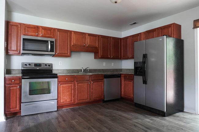 Building Photo - 8001 Clovertree Ct