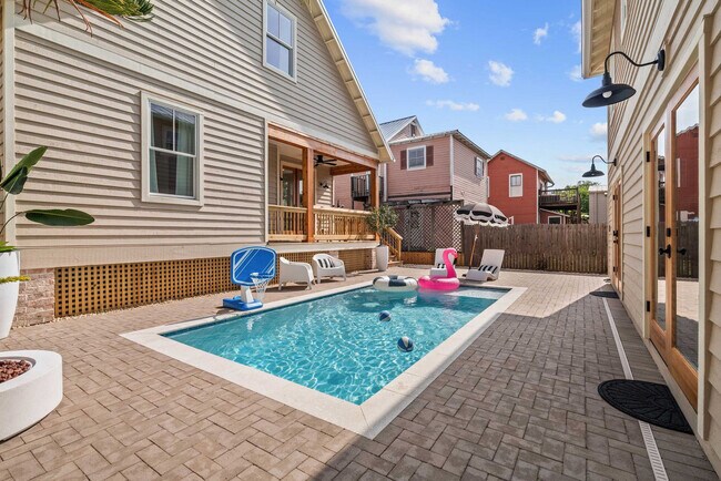 Building Photo - 28 W Castillo Dr