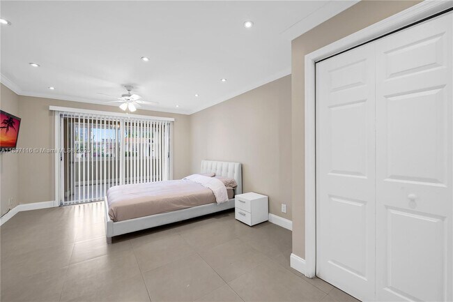 Building Photo - 329 SE 3rd St