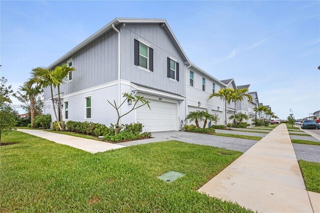 Building Photo - 4820 Longwood Lake Sq