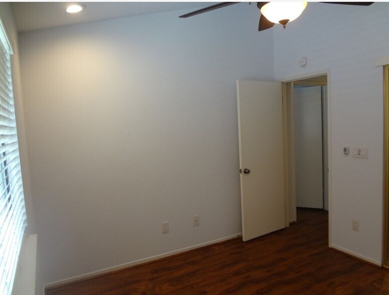 Building Photo - 8126 Briar Ridge Ln