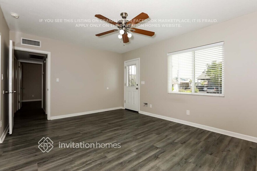 Building Photo - 132 S Olive